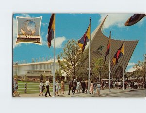 Postcard General Motors Futurama Building, New York Worlds Fair, Queens, NY