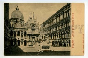 491634 Italy Venice Courtyard of the Doge's Palace Vintage postcard