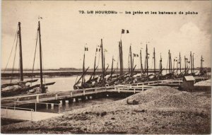 CPA LE HOURDEL La Jetée et les bateaux de peche (807713)