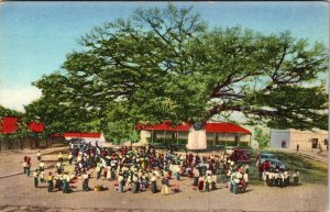 Guatemala  PLAZA DE PUEBLO  People~Large Tree~Pavilion  ca1940's Linen Postcard