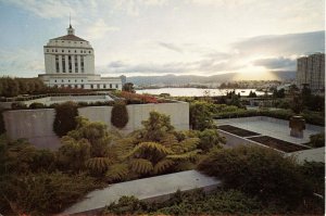 CA - Oakland. Oakland Museum and Gardens