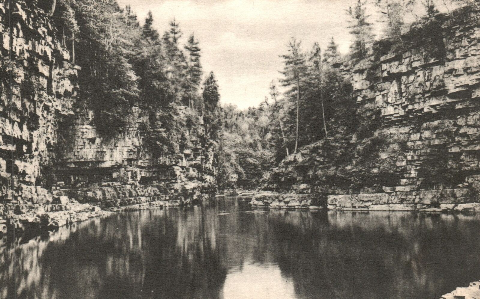 Vintage Postcard 1940's The Pool On The Rockies Ausable Chasm New York