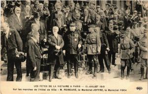 CPA PARIS Les fetes de la Victoire Sur les Marches de l'Hotel de Ville (562805)