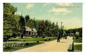 NH - Salem. Canobie Lake Park, Promenade