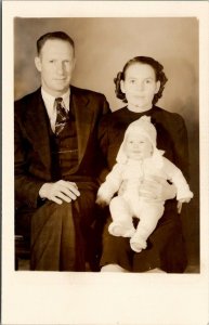 Rppc Sweet Young Family Baby All Smiles Postcard T18