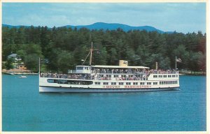 Mount Washington Boat on Lake Lake Winnipisaukee, New Hampshire Postcard