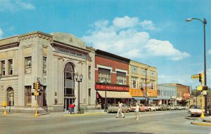 Postcard East Lincolnway in Valparaiso, Illinois~129335