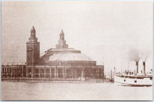 VINTAGE CONTINENTAL SIZE POSTCARD REPRODUCTION OF THE NAVY PIER AT CHICAGO