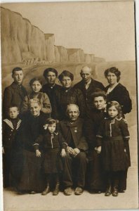 CPA carte photo CHAULNES famille (19103)