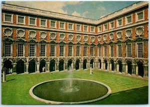 Postcard - Fountain Court, Hampton Court Palace, London - England