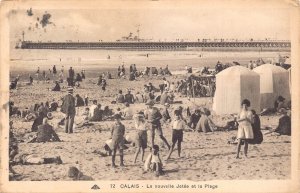 C009 France, Calais La nouvelle Jetee  et la plage vintage 1934 postcard