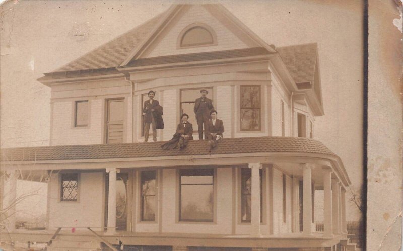 MEN SITTING & STANDING ON ROOF OF VICTORIAN ERA HOUSE-1910s REAL PHOTO POSTCARD 