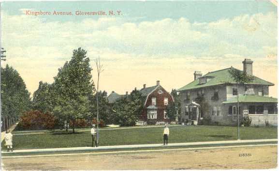 View along Kingsboro Avenue in Gloversville NY, 1914 Divided Back