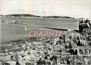 'Postcard Modern Arcouest (C N) L''Embarcadere to the Isle of Brehat boat in ...