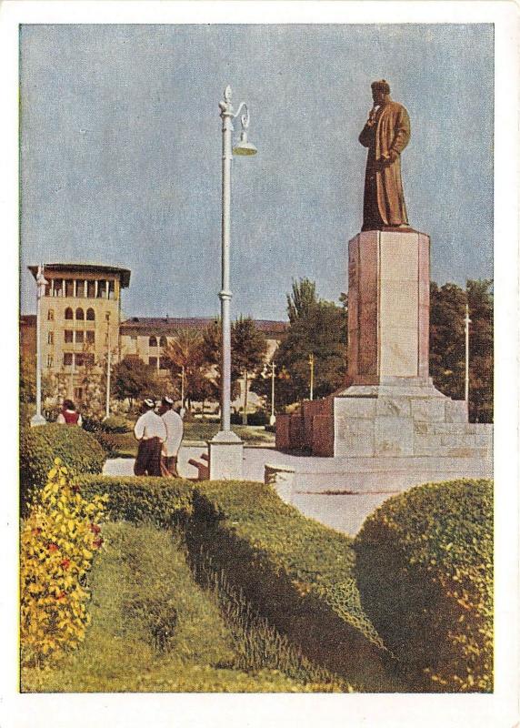 B83899 monument to alisher navoi in the garden tashkent Uzbekistan