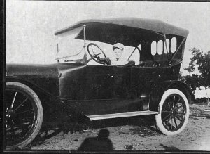 Postcard RPPC Young Boy driving an Early 1900s Classic Oakland Motor Car.    Q1