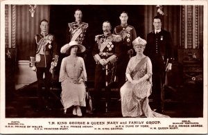 Real Photo Postcard Portrait T.M. King George, Queen Mary and Family Group