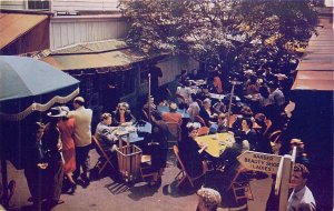 1940s Los Angeles California Farmers Market Outdoor Cafe Roberts Postcard 24-116