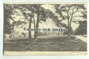 tp9601 - Kent - Pretty Village and Green, at The Moor, in Hawkhurst - postcard