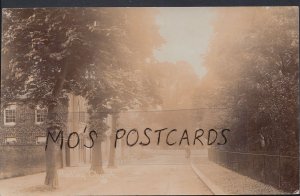 London Postcard - Hadley Church, Enfield   Z748