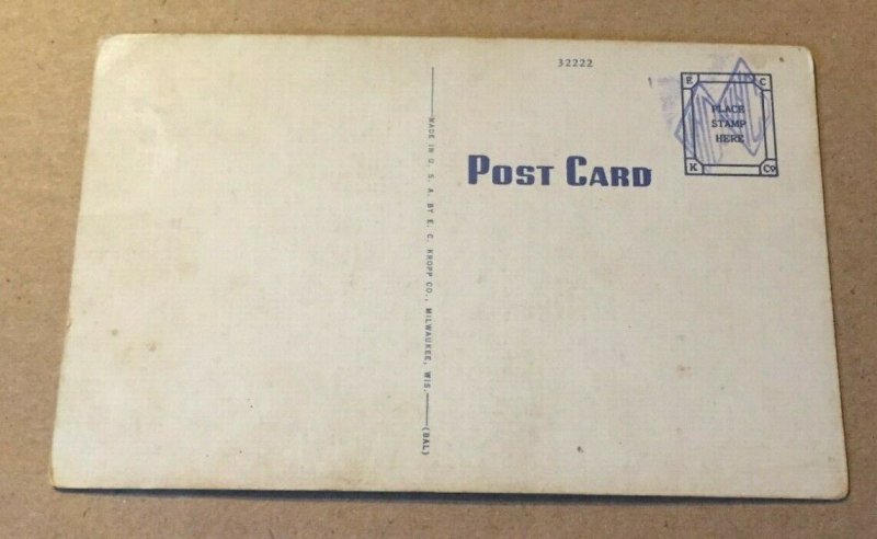 VINTAGE POSTCARD UNUSED FUNNY MILITARY THE SCENTER OF ATTRACTION IN THE ARMY