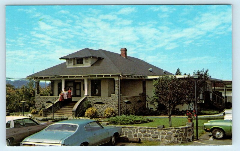 HEALDSBURG, California CA ~ Roadside HEALDSBURG HOUSE Restaurant c1970s Postcard