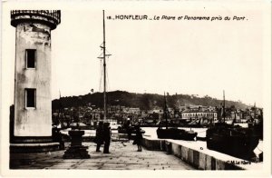 CPA Honfleur Le Phare et Panorama pris du Port FRANCE (1286132)