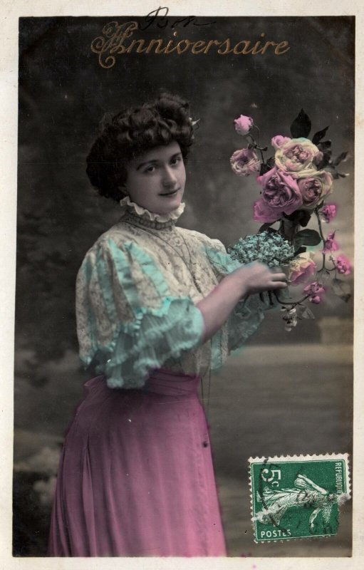 VINTAGE POSTCARD HAPPY ANNIVERSARY GREETINGS WOMAN COLORED FLOWERS DRESS 1910s