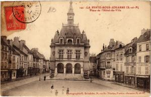 CPA La FERTÉ-sous-JOUARRE - Place de l'Hotel de Ville (472066)