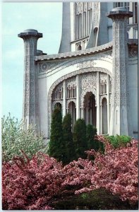 M-89725 Spring flowers Bahá'í House of Worship Wilmette Illinois