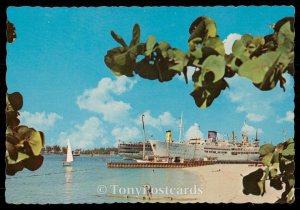 Cruise ships at Nassau Harbour