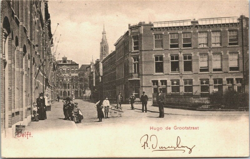 Netherlands Delft Hugo de Grootstraat Vintage Postcard 01.45