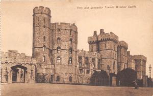 B86176 york and lancaster towers  windsor castle uk