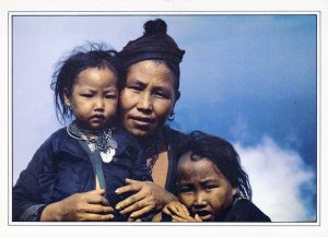 VINTAGE CONTINENTAL SIZE POSTCARD HMONG MEO MOTHER AND CHILDREN BANGKOK THAILAND