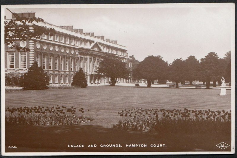 Middlesex Postcard - Palace and Grounds, Hampton Court   DP114