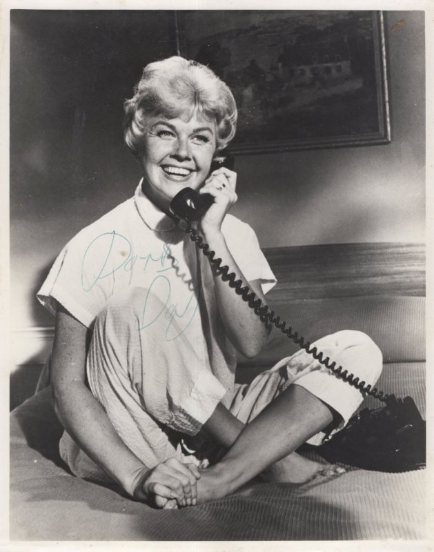 Doris Day Stunning Large 10x8 Hand Signed Photo