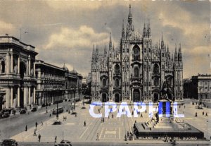 Postcard Modern MILANO- PIAZZA DEL DUOMO