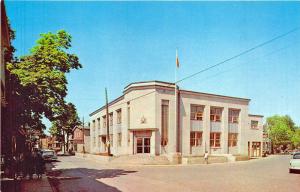 Montmagny Quebec Canada L'Edifice Federal Street View Old Cars Postcard