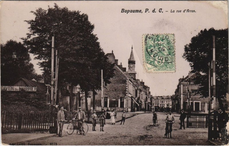 CPA BAPAUME-La rue d'ARRAS (45674)