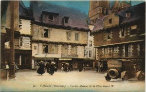 CPA VANNES-Vieilles Maisons de la Place Henri IV (27545)