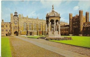 Cambridgeshire Postcard - Cambridge, Trinity College, The Great Court  BT260