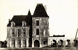 CPA Crevecoeur le Grand Le Chateau FRANCE (1014349)
