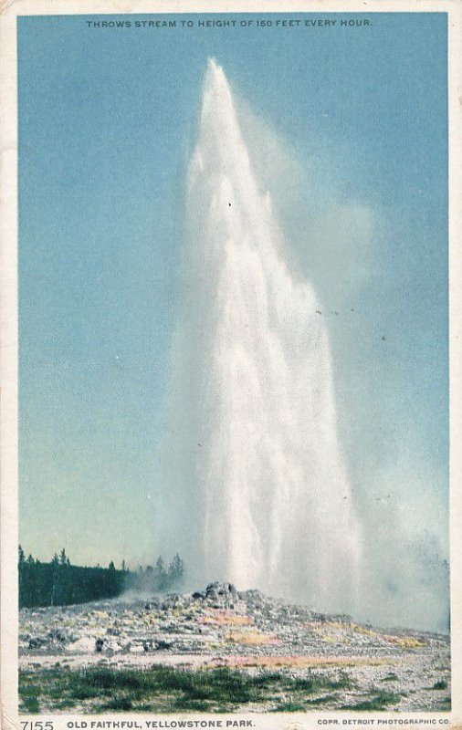 Old Faithful Geyser at Yellowstone National Park WY, Wyoming - DB - Det Pub