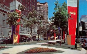 DETROIT, MI Michigan  WASHINGTON BOULEVARD~Statler Hotel  50's CARS  Postcard