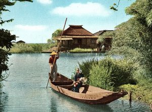 1920s JAPANESE BOATMAN RURAL SCENE OF THE RIVERSIDE JAPAN POSTCARD P1387