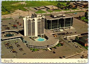 VINTAGE CONTINENTAL SIZE POSTCARD THE SOMERSET INN HOTEL AT TROY MICHIGAN