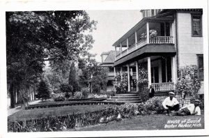 Postcard Michigan Benton Harbor House of David Men Sitting by House ~1910 H29