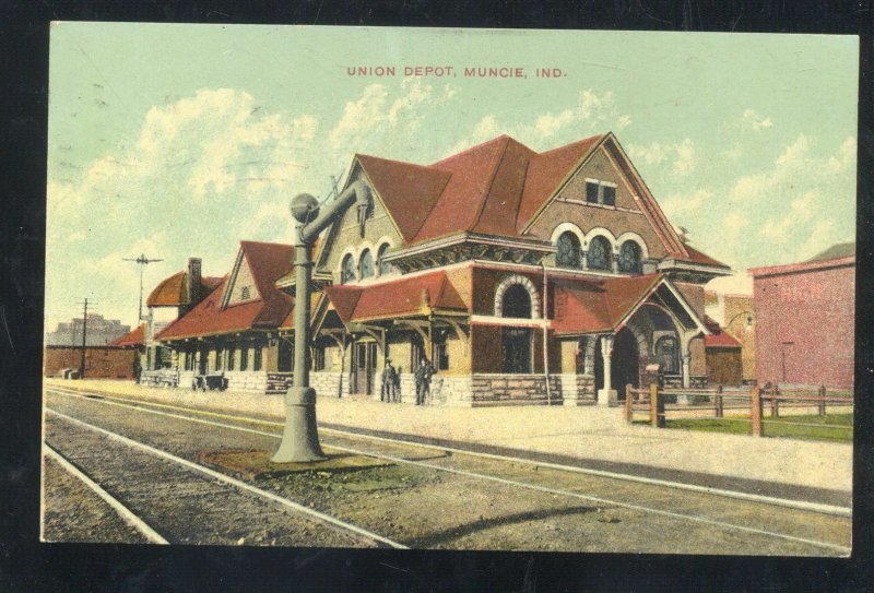 MUNCIE INDIANA RAILROAD DEPOT TRAIN STATION IND. 1909 VINTAGE POSTCARD