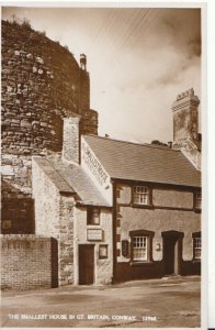 Wales Postcard - The Smallest House in Gt. Britain - Conway - Real Photo TZ11557