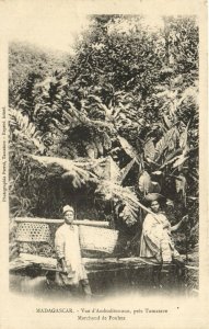 PC MADAGASCAR, VUE D'AMBODITONONO, MARCHAND, Vintage Postcard (b37964)